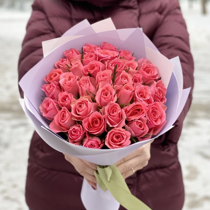 35 коралловых роз Эйс пинк